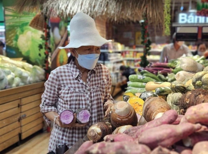 Survey reveals shifts in Vietnamese shopper habits